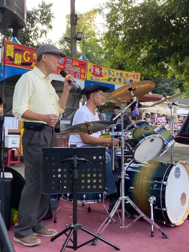 高雄市長青學苑樂活歌唱班8/21開課 阿昌哥陪長輩唱出青春記憶