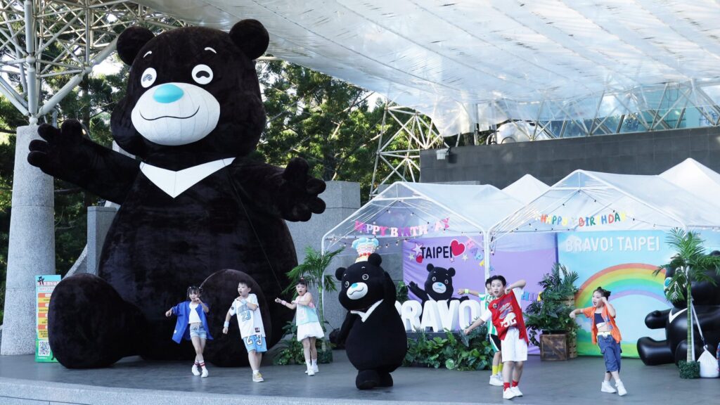 熊讚生日趴!大安森林公園限時活動-6米高氣偶超吸睛