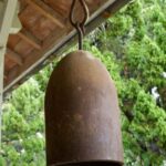 中市創校百年中小學校文物普查成果豐碩　炸彈殼校鐘引人注目