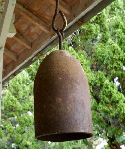 中市創校百年中小學校文物普查成果豐碩　炸彈殼校鐘引人注目