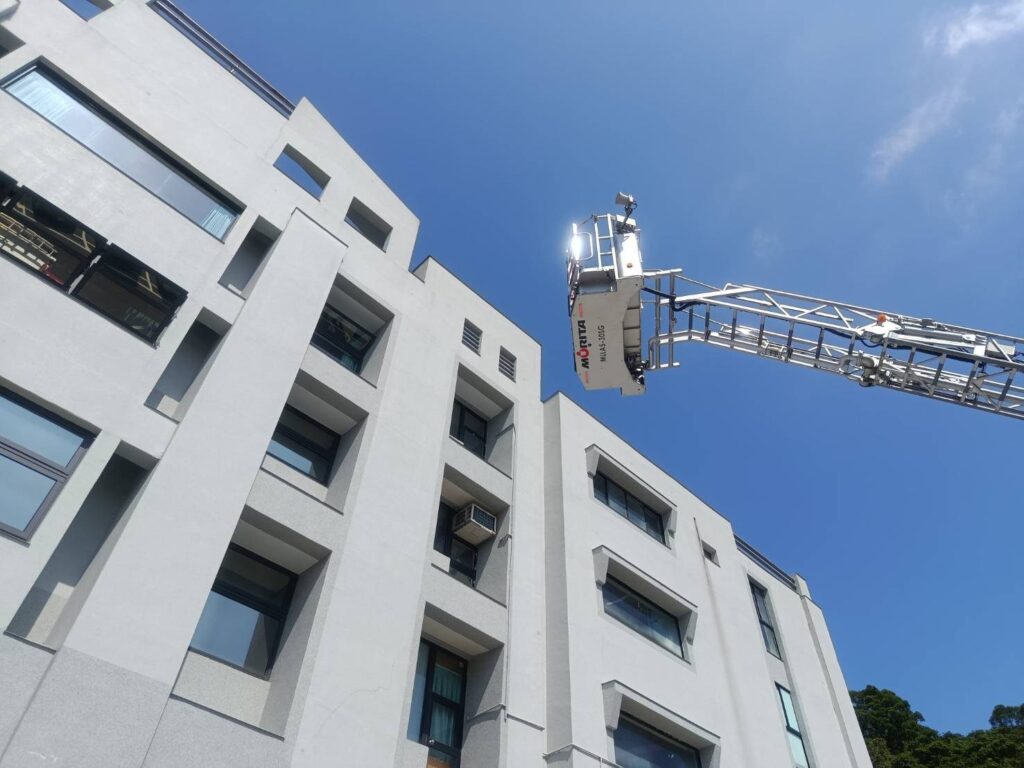 長距離佈線實兵驗證搶救 基隆警消大樓火災演練強化救災應變