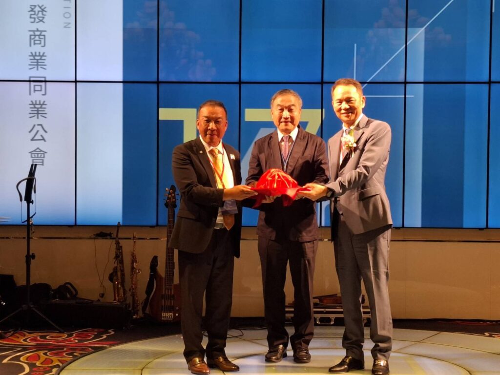 台中市不動產同業公會新舊理事長交接 黃副市長出席祝賀