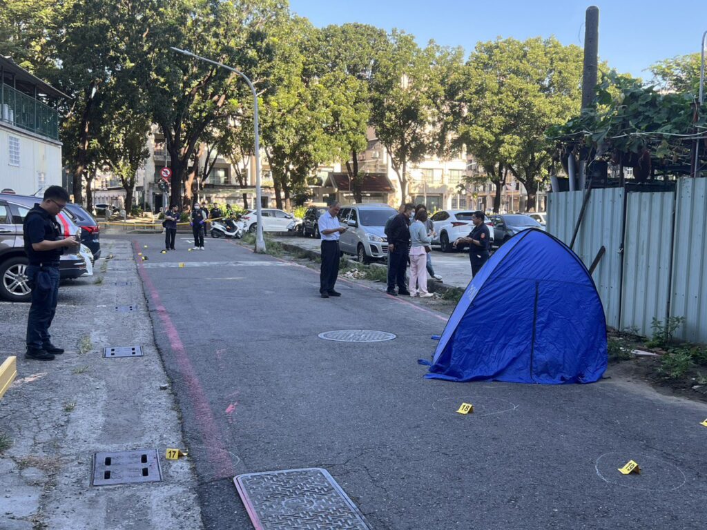 高雄市當街狙殺10多槍 男子頭頸多處中彈亡