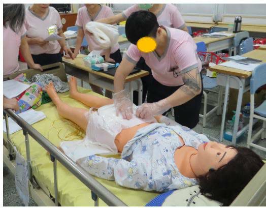 高雄女監照顧服務員訓練班結訓 20位學員成長為「照顧天使」