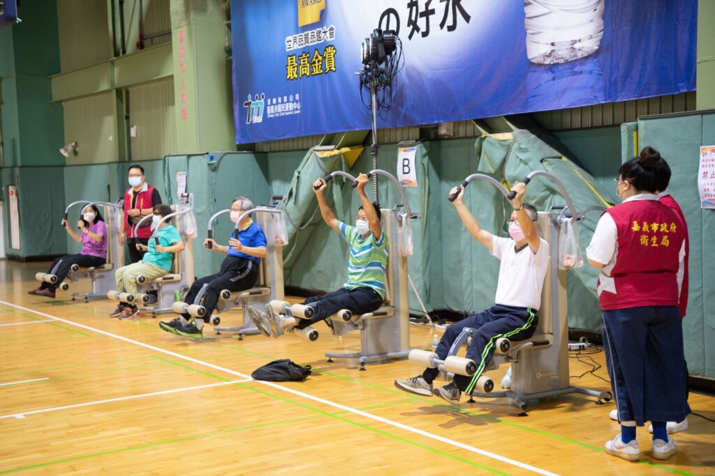 國人平均壽命8077歲創新高 男性7742歲、女性84.30歲