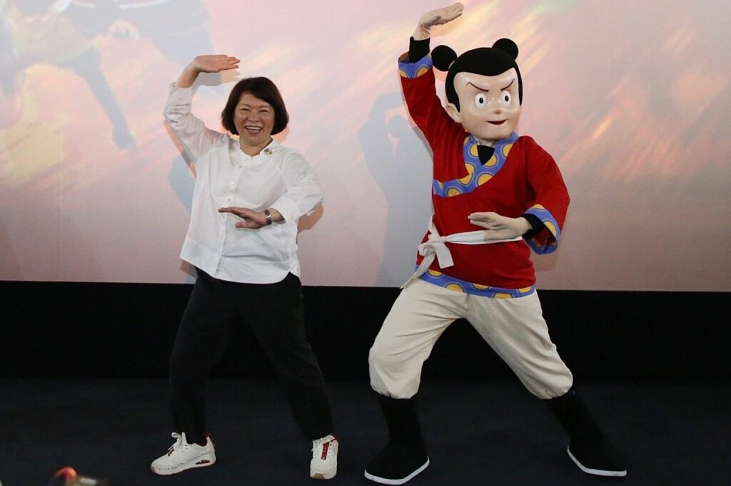 《諸葛四郎》台語版嘉義市放映　黃敏惠與300市民共度祖父母節