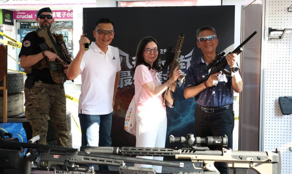 八德路化身電競戰場封街對決　街頭市集、美食嗨翻周末