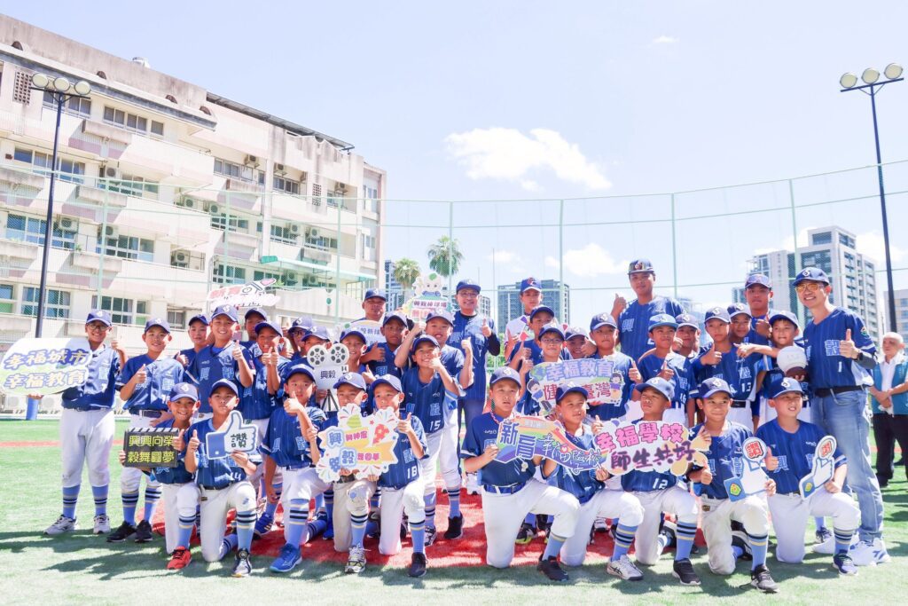 興穀國小操場共構地下停車場完工 侯友宜:完善停車及運動空間 打造社區共榮