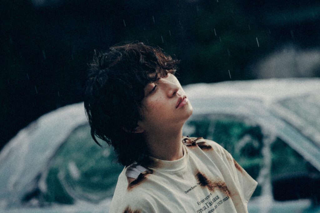 feng-ze-邱鋒澤復古搖滾-街頭捲髮徹底「改頭換面」