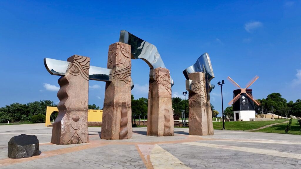 七夕限定「砧愛放閃」登場! 中市觀旅局科普鐵砧山自然靜電現象