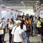 徵才博覽會搶破頭！花博湧5千人　寫履歷區一位難求