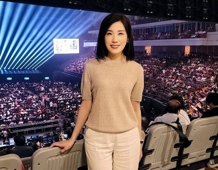 余秀娟江蕙演唱會淚崩-斷裂獎盃見證破碎與重生