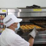 因應中秋節來臨加班趕製月餅　中市勞工局提醒雇主仍應注意勞動權益