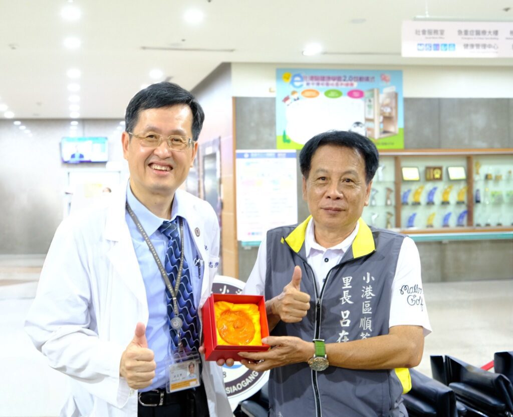 小港區順苓里　-里長父子合力捐贈72台輪椅　-打造更便利醫療環境