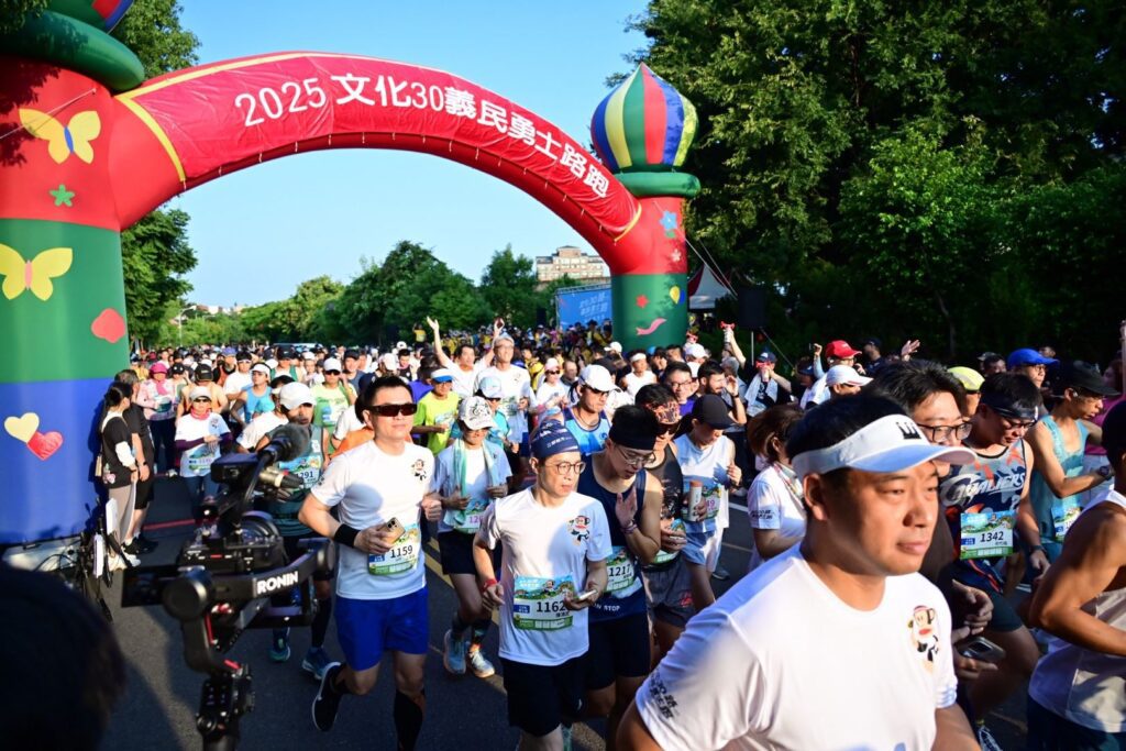 義民勇士路跑開跑-縣長偕全家共同參與