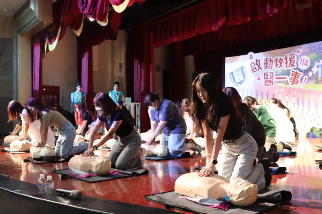 開學了！中華醫大新鮮人一起來cpr+aed入學禮考驗