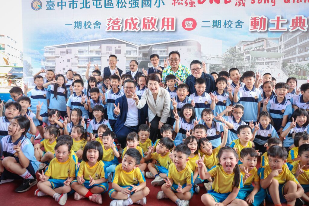 中市新設校松強國小二期動土　盧市長視察可調式課桌椅大讚：提供優質學習環境