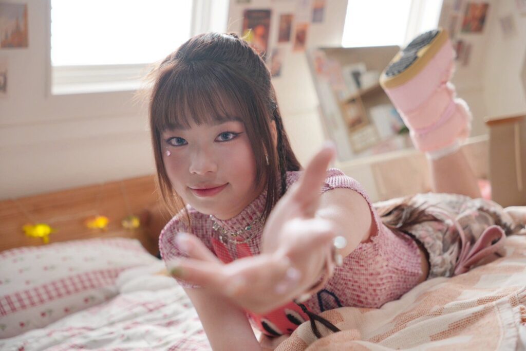 16歲全能唱跳女聲-sinby-欣菲-新歌mv大秀「快遞飛件手勢舞」