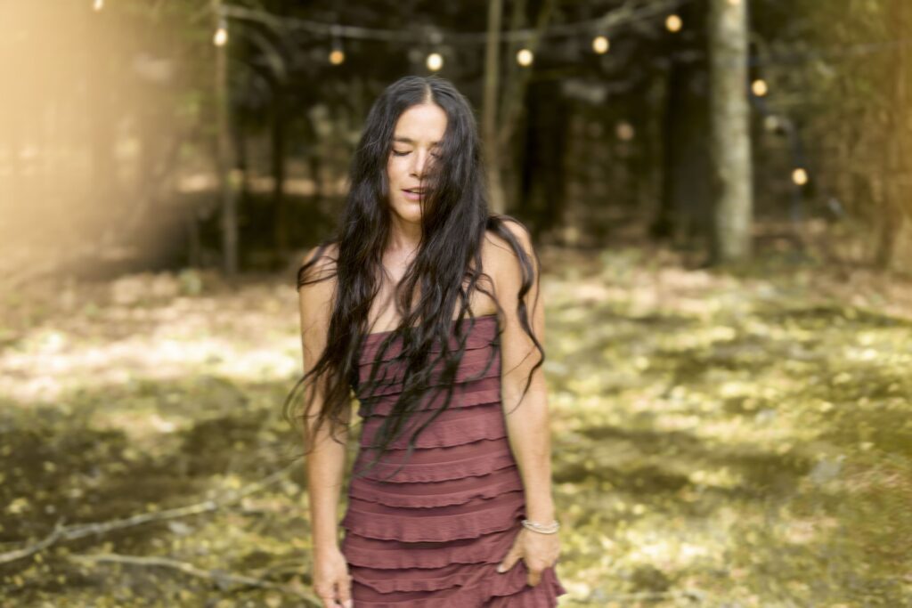 歷經摯愛離世與聽力受損-山形瑞秋暌違近十年攜第五張全新專輯回歸樂壇