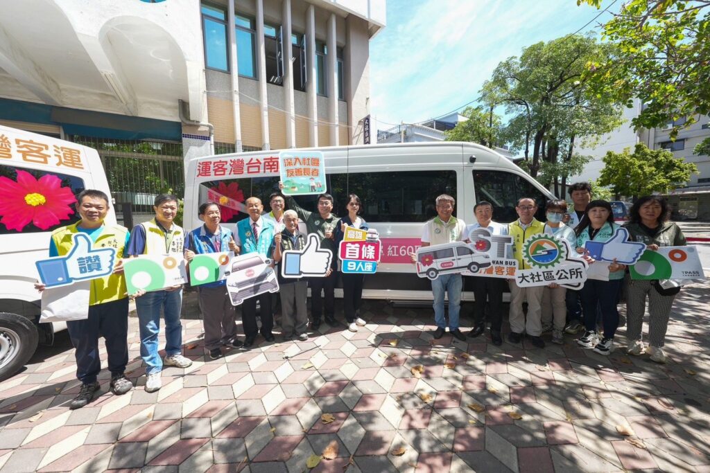 9人小巴進社區 高雄紅60區間公車啟航 通勤轉乘更便利