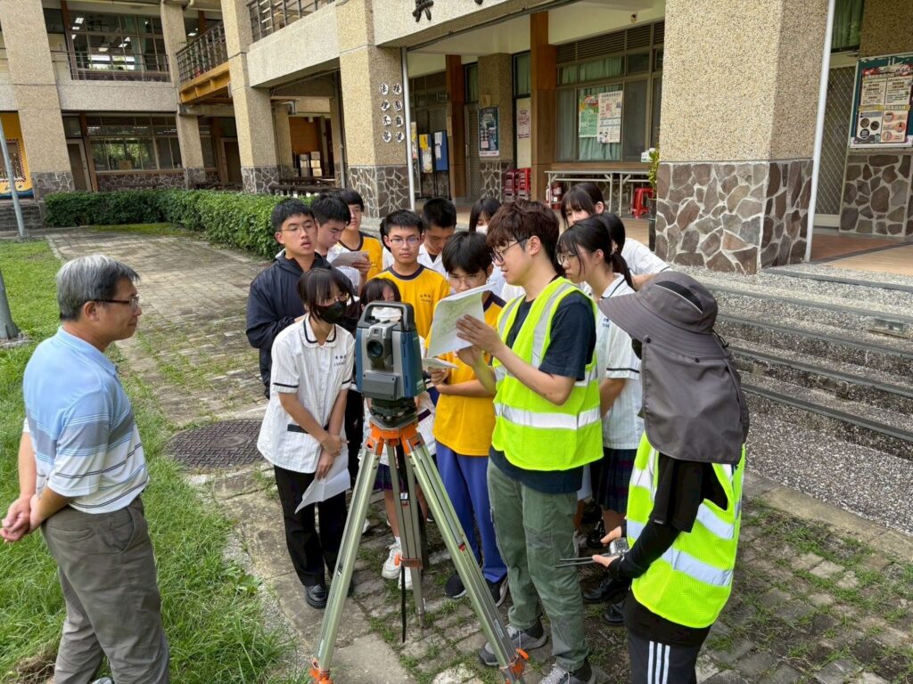 東勢地政攜手東勢高工 學徒制傳承培育在地測量人才