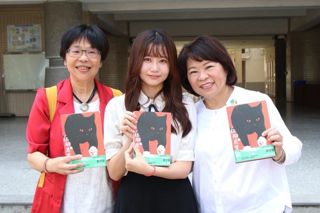 嘉女才女劉子新回母校分享新書《白腳底黑貓》　黃敏惠市長送上溫暖鼓勵