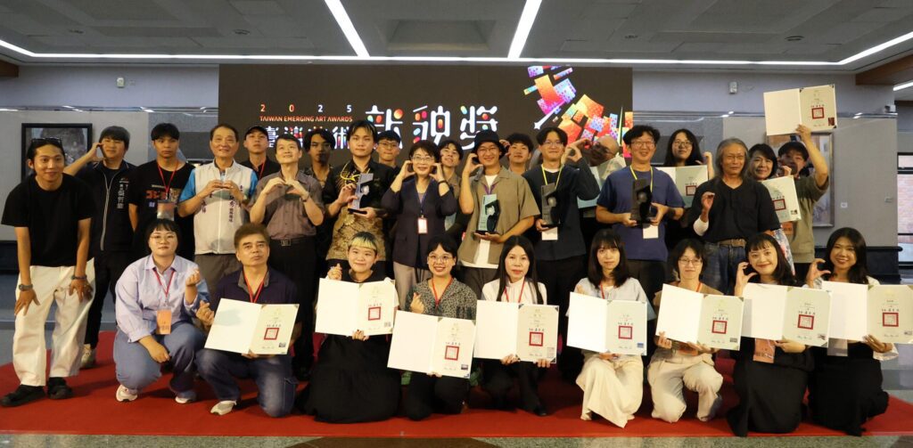 從城市的縫隙-看見未竟的詩-　「2025臺灣美術新貌獎」展開