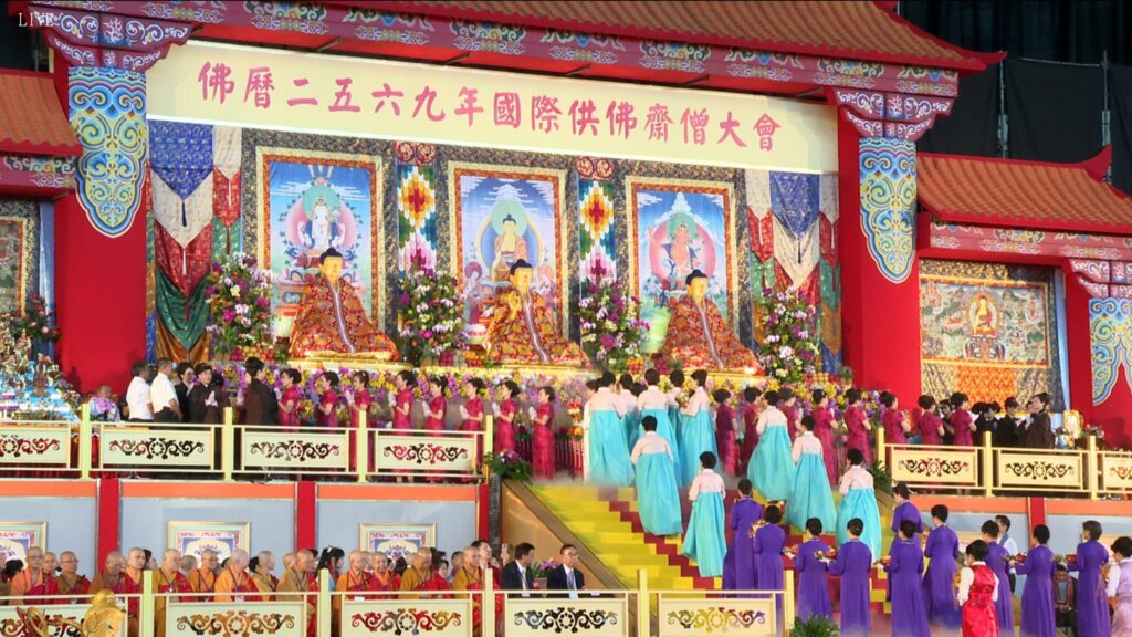 6000位僧眾四海雲來集—林口「國際供佛齋僧大會」嚴審戒牒，立規矩