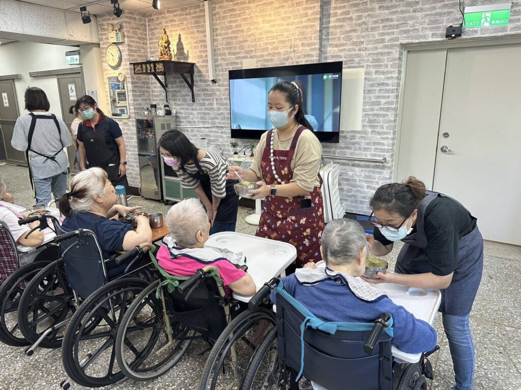 基隆市第8期照顧服務員訓練專班結訓　助力長照人力培育