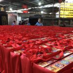 宮廟捐贈普渡物資 弱勢家庭最愛方便的泡麵和鯖魚罐頭