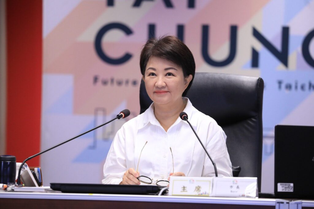 向教師致上最敬禮　盧市長宣布：敬師禮券600元加碼至1千元並擴大發放象