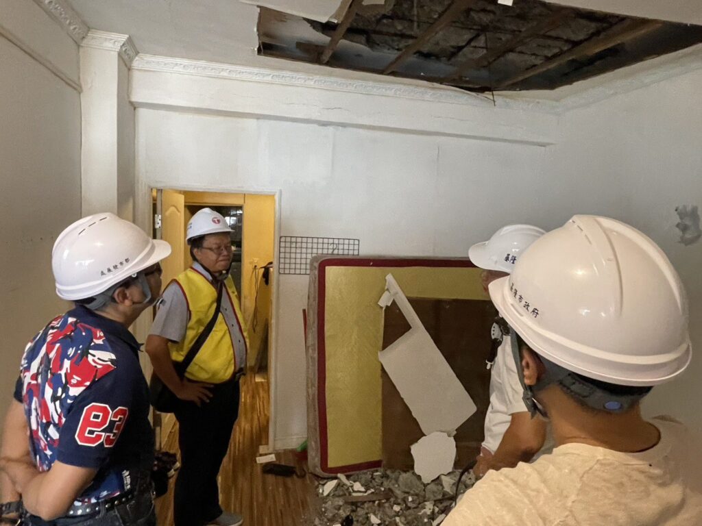 基隆正榮街民宅天花板剝落　市府會勘判定老舊鋼筋鏽蝕