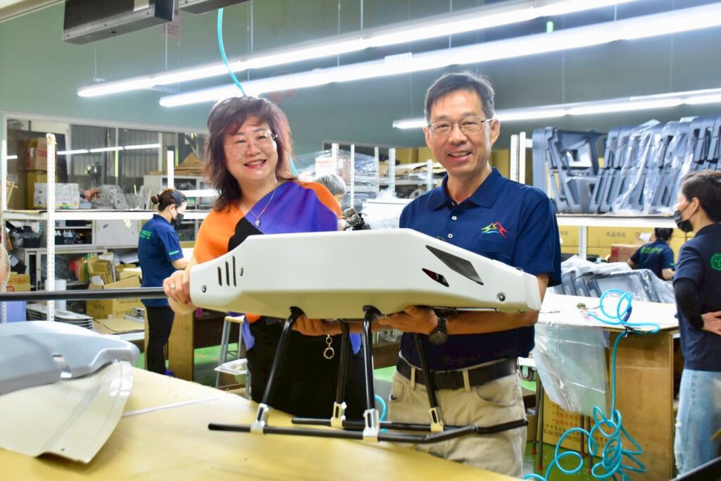 中市隱形冠軍「通琦企業」打進航太國際供應鏈 經發局長肯定超大型模具設計製作能力