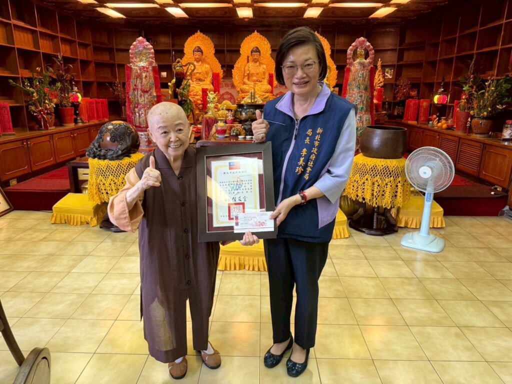 佛國悟宗淨土彌陀禪寺捐急難救助金 釋自弘師父立志行善長年支持公益