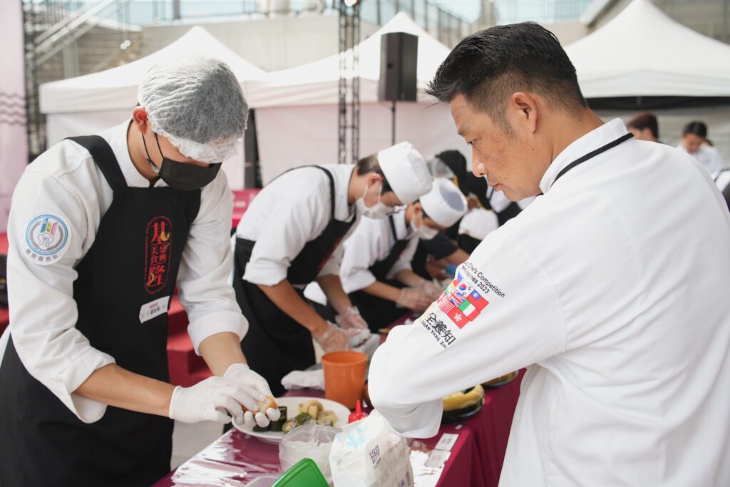 基隆黑白壽司賞美食盛宴　現場萬人同歡