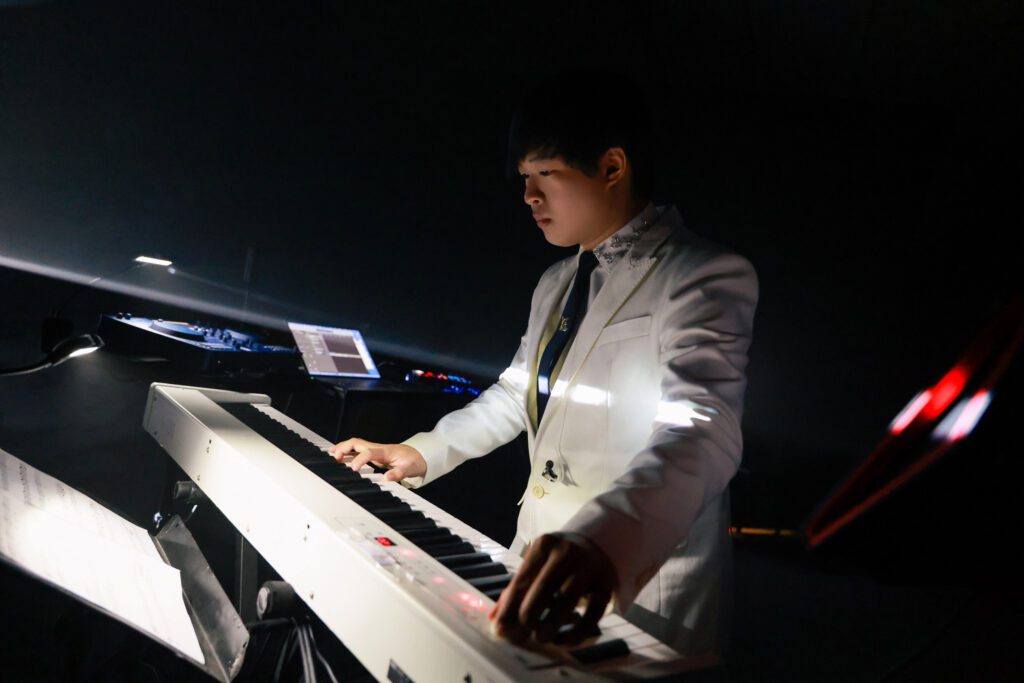 zong-蔣榮宗備戰三個月-黑暗中挑戰彈琴連樂譜都看不清