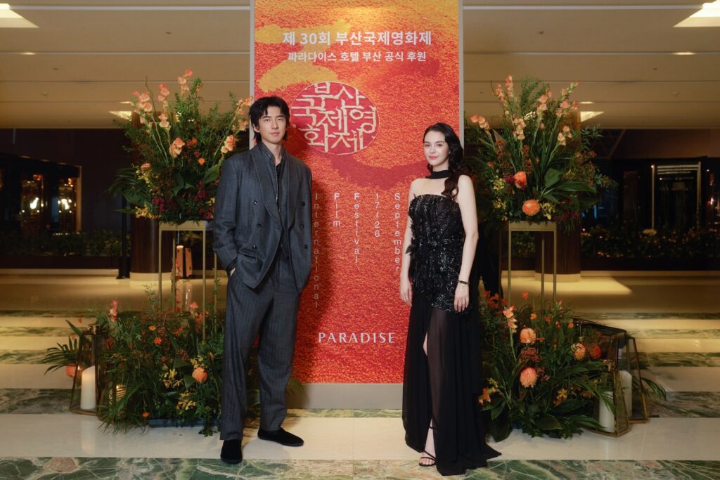 傅孟柏-張榕容釜山影展亮相合體國際影人-張榕容與李炳憲樂玩自拍-西島秀俊也是同好