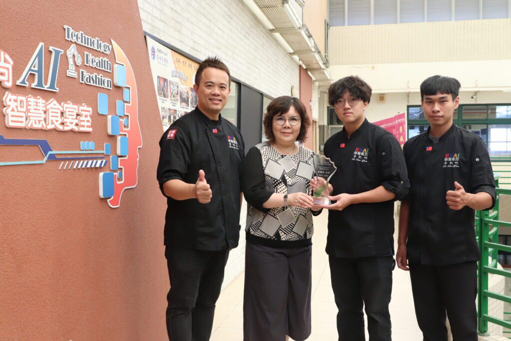 中華醫大餐旅系學生李帆畇洪鈺閎勇奪2025銀養創新料理競賽校園組總冠軍