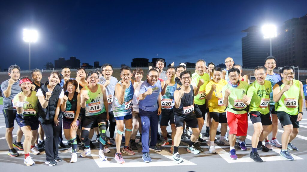 新北市府員工5000公尺挑戰　侯友宜順利完賽　鼓勵同仁感受跑步樂趣