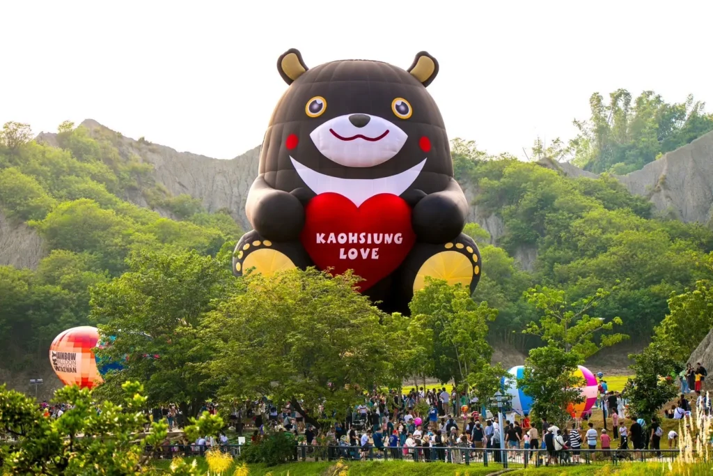 高雄熊重返月世界 「2025高雄愛‧月熱氣球」 -09/27教師節連假登場