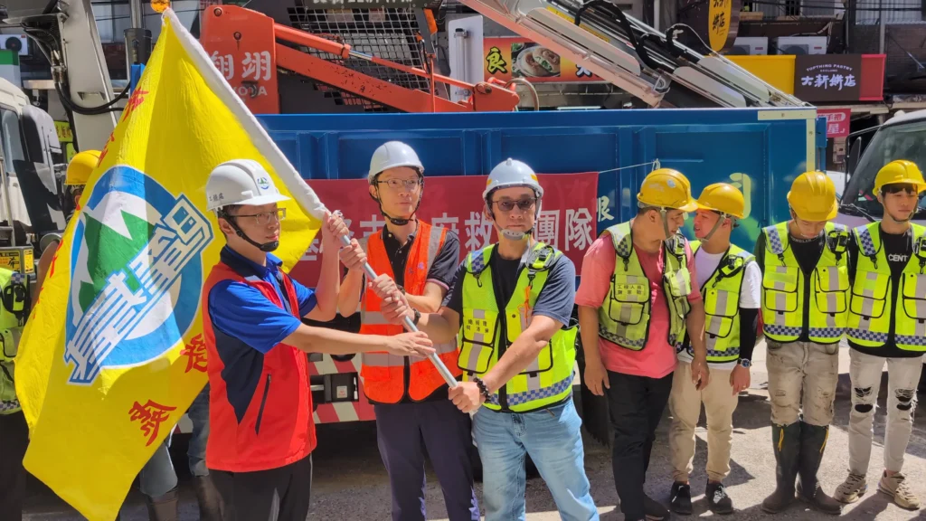 基隆支援花蓮災後復原工作 調派人力與車輛整備出發