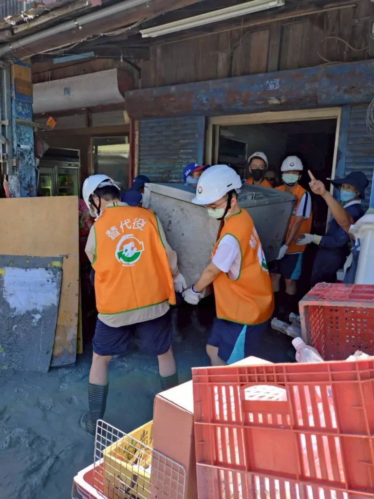 同島一命！臺北市消防與替代役挺進花蓮助災後重建