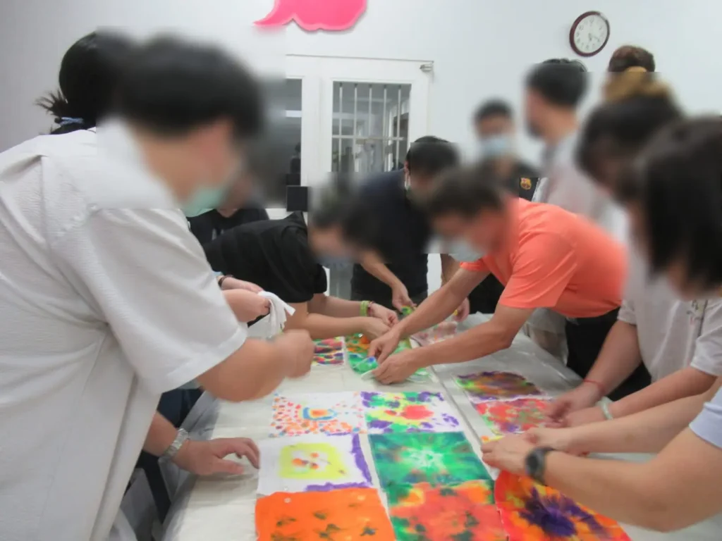 多元教化關懷嘉人-嘉義監獄舉辦「小聚日」課程　藝術療癒教輔與心社人員