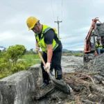 基隆馳援花蓮　12車隊22人日夜奮戰　搶通1公里以上道路