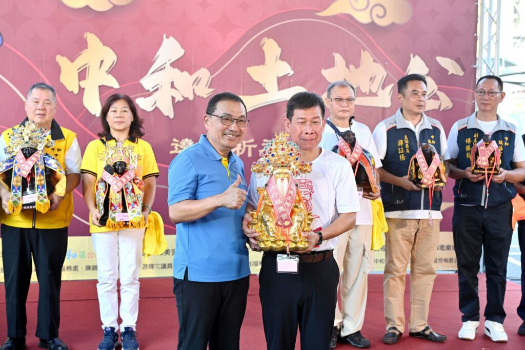 中和區土地公遶境祈福　侯友宜祈求國泰民安、蓬勃發展
