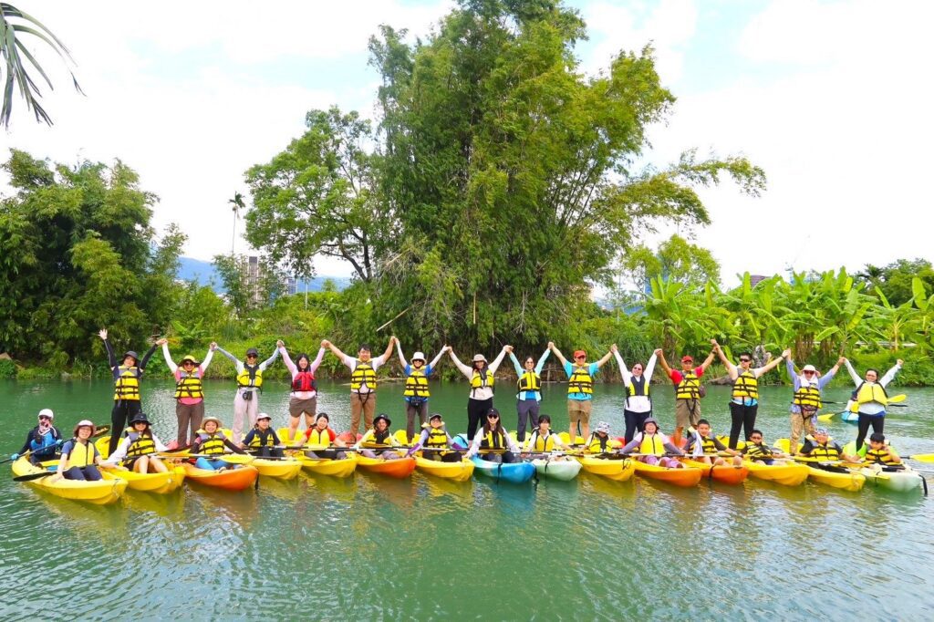 推廣水域教育　北市180師生里民五分港溪划獨木舟
