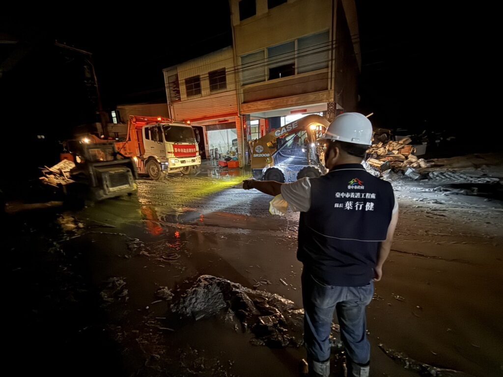 中市建設局日夜馳援花蓮災區　災民動容：怎能不愛台中隊