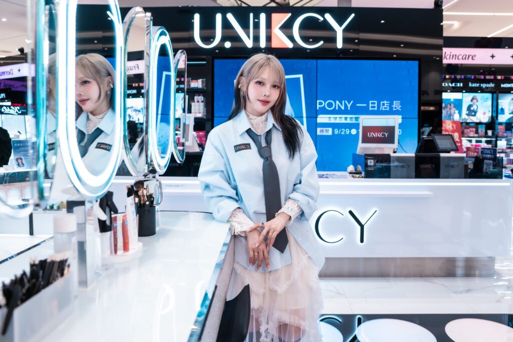 韓國彩妝美女-pony-現身-unikcy-dream-plaza-門市擔任一日店長