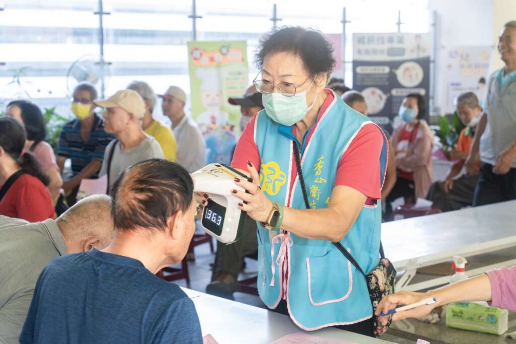竹市流感新冠疫苗首波開打　邱臣遠鼓勵市民踴躍接種