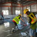 中市環保局攜手民力加派清溝車　強力水柱助花蓮居民重整家園